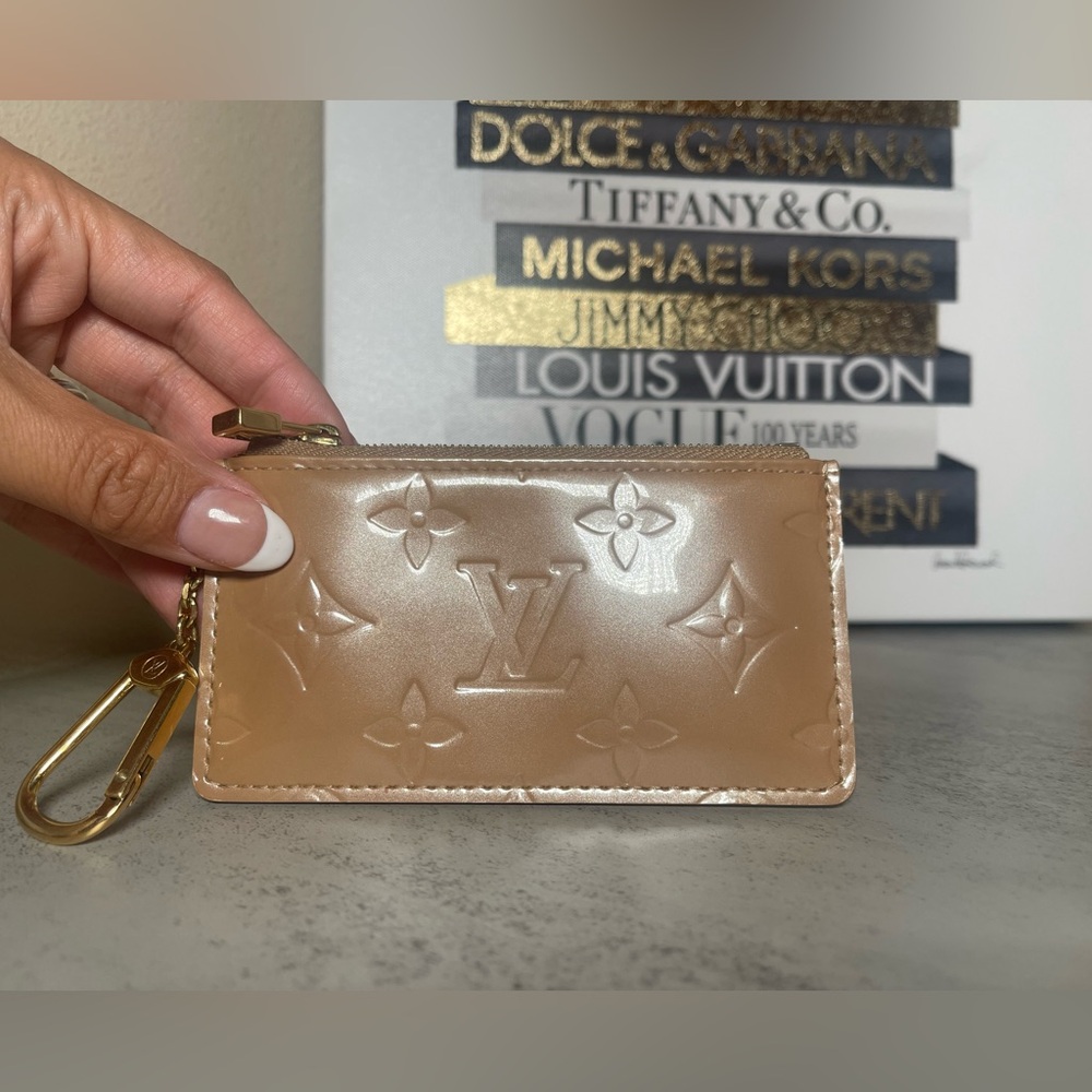 LOUIS VUITTON LV Vernis Champagne gold/tan Key Cles Key Holder